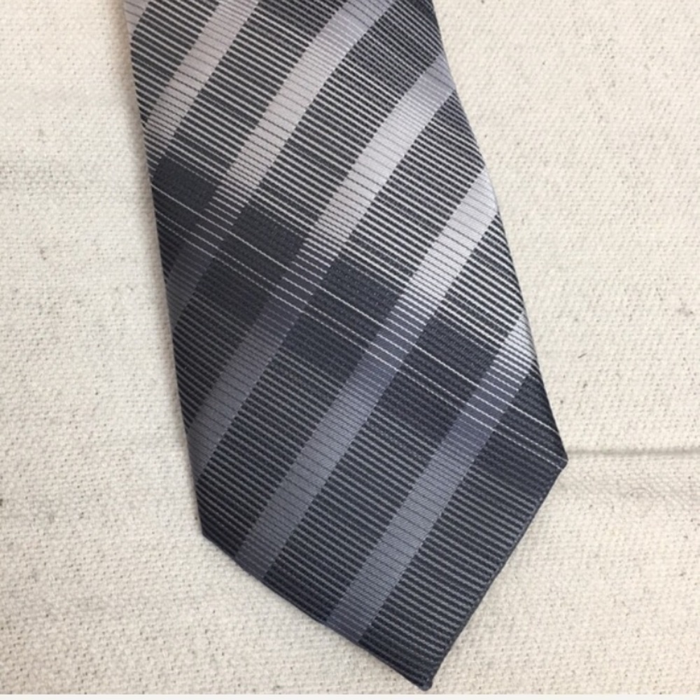JF ferrar Narrow Grey striped tie w tie clip NWT
